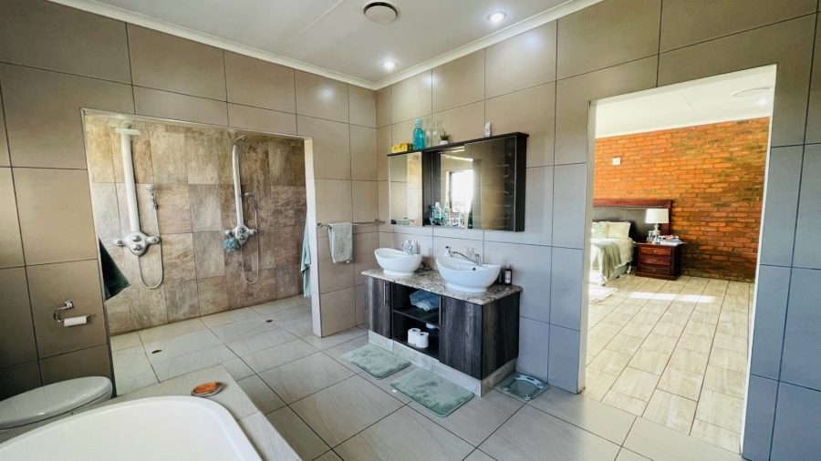 4 Bedroom Property for Sale in Grimbeeck Park North West